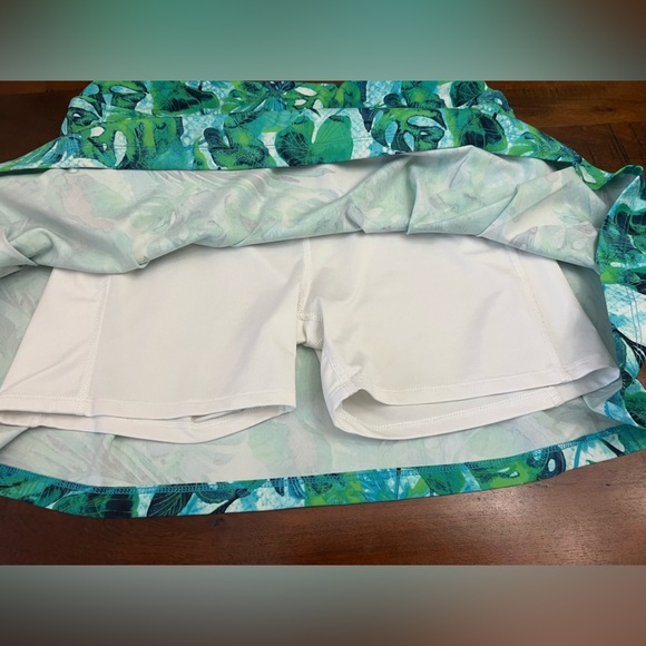 Tommy Bahama Golf Tropical Skort - Size M - Picture 3 of 3